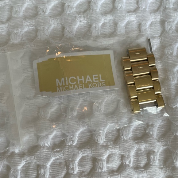 Michael Kors Smart Watch - Picture 8 of 8